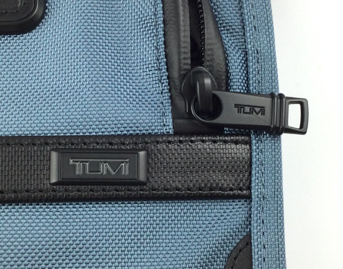 美品 TUMI/トゥミ ショルダーバッグ 肩掛けバッグ 斜めかけ ブルー 収納多数 軽量 小型BAG バッグ 鞄　HOe0085-E_画像6
