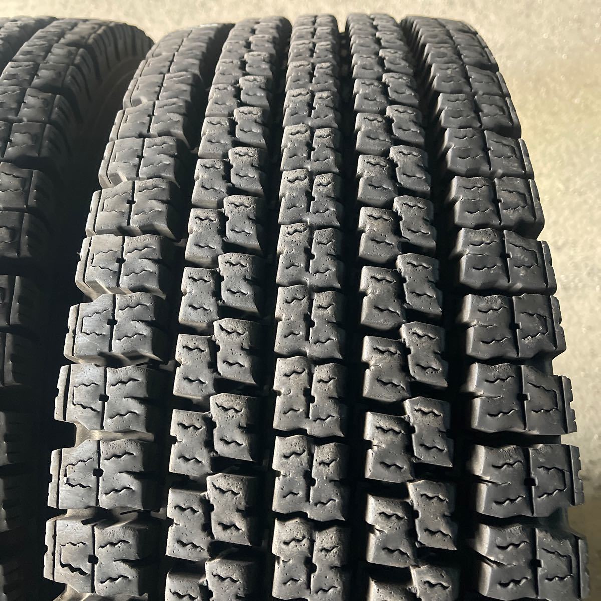 245/70R19.5 136/134J スタッドレス　トーヨーM929 2020年製 バリ山 中古品　4本_画像5