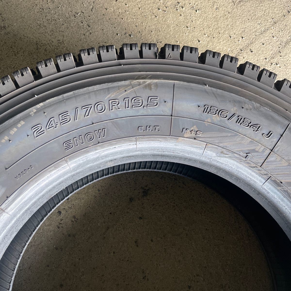 245/70R19.5 136/134J スタッドレス　トーヨーM929 2020年製 バリ山 中古品　4本_画像8