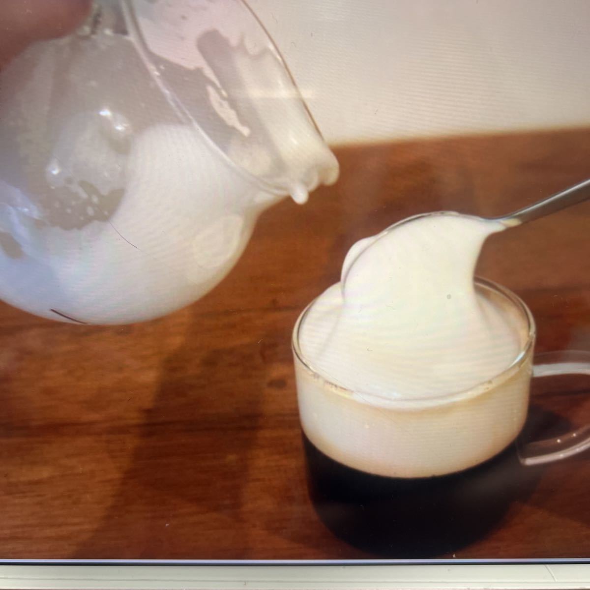 【使用品】美品　HARIO （ハリオ）クリーマー・キュート　ホワイト　ミルク　フォーマー　CQT-45WH お家でちょっとのカフェ気分♪