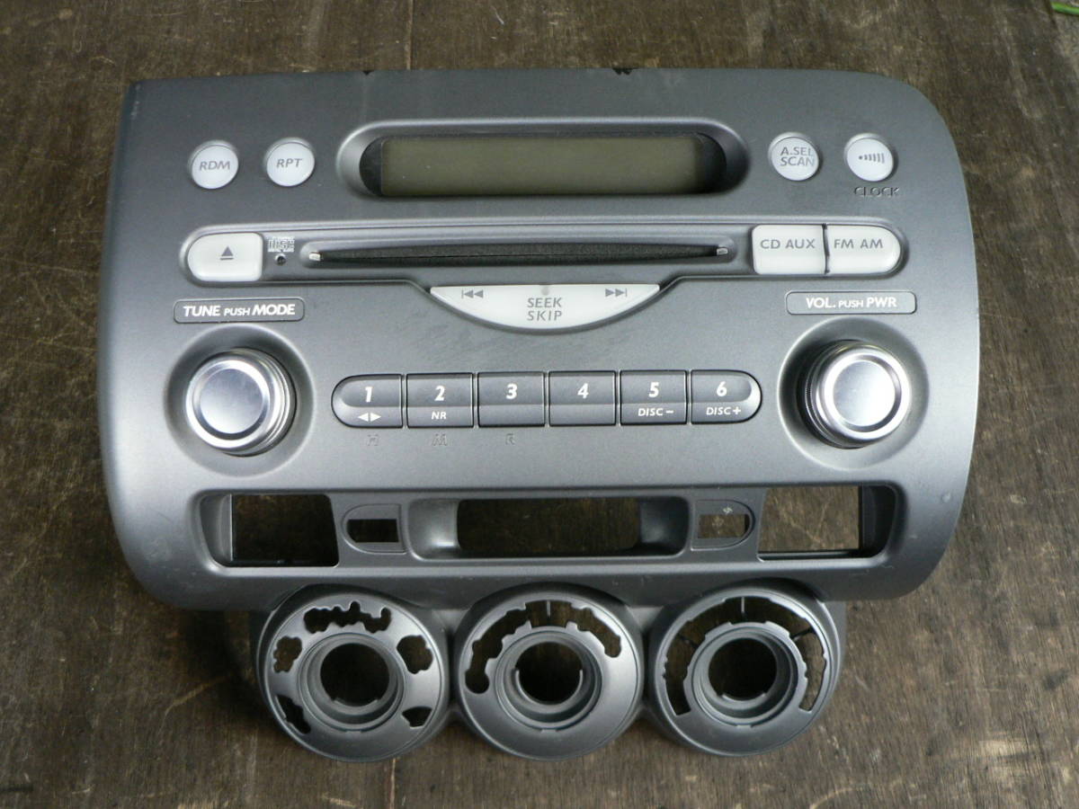 Подлинный мусор на CD Deck удален из GD3 Honda Fit