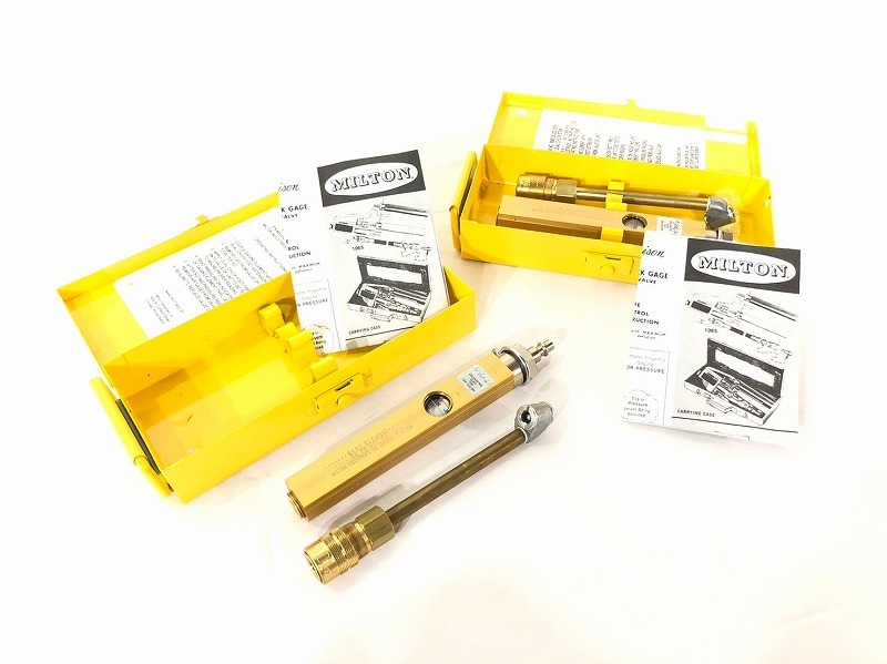 【米軍放出品】☆タイヤゲージ エアーゲージ 2個 エアチャック 50～600psi MILTON (80) ☆BK1QK-W#23_画像1