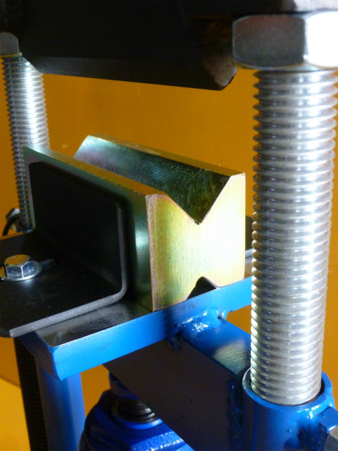 ミニ 油圧式プレートベンダー4ton　軽量コンパクトな油圧式折り曲げ機_画像4
