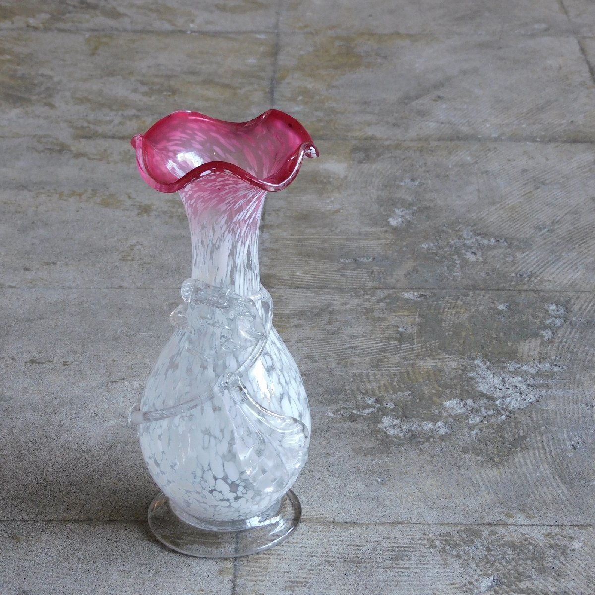 ふるい赤縁に吹雪のガラス花瓶 HK-a-03106 / ウラン発光アリ アンティーク 氷コップ 和硝子 ぺろぺろ レトロガラス