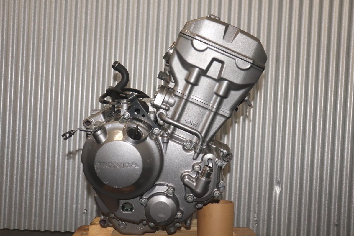 34146 CB250F MC43-11006** より取り外し エンジン 本体_画像1