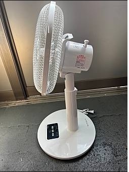 T661 エスケイジャパン SKJ-K310R リモコン式扇風機 ホワイト 熱中症対策 暑さ対策 エアコン効率UP 空気循環 操作簡単 訳あり品_画像2
