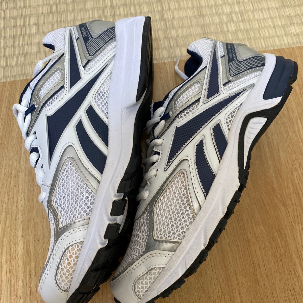 1円〜　Reebok スニーカー　新品未使用　24.5㎝_画像2