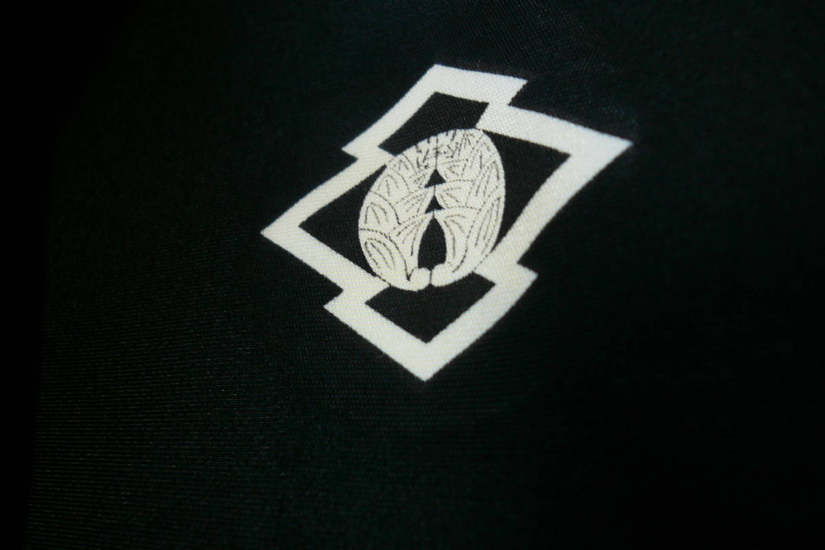 男性　紋付き　羽織り　未使用　身丈　92　裄　68　抱き茗荷（だきみょうが）　五つ紋　額裏　白富士山_画像8