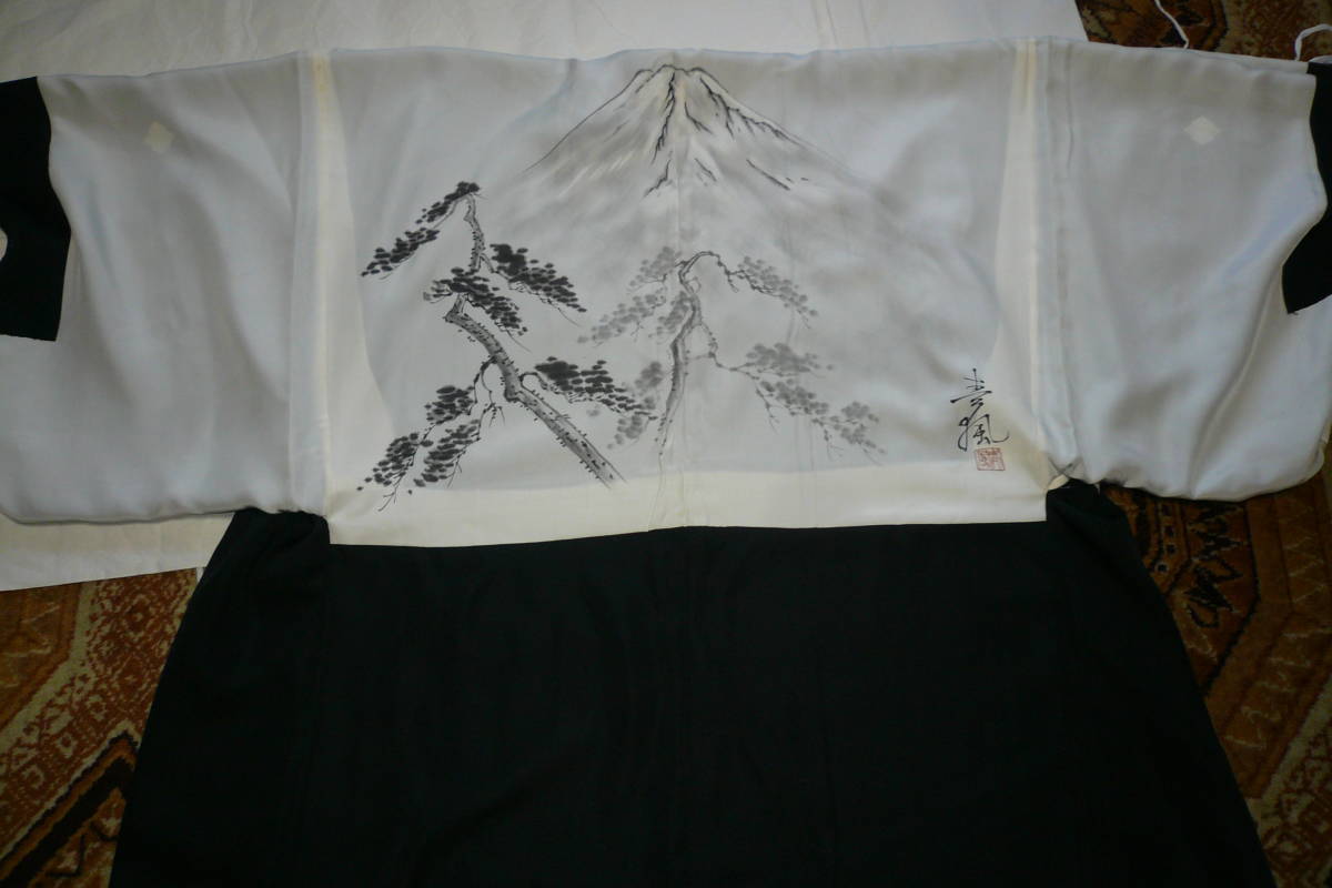 男性　紋付き　羽織り　未使用　身丈　92　裄　68　抱き茗荷（だきみょうが）　五つ紋　額裏　白富士山_画像3