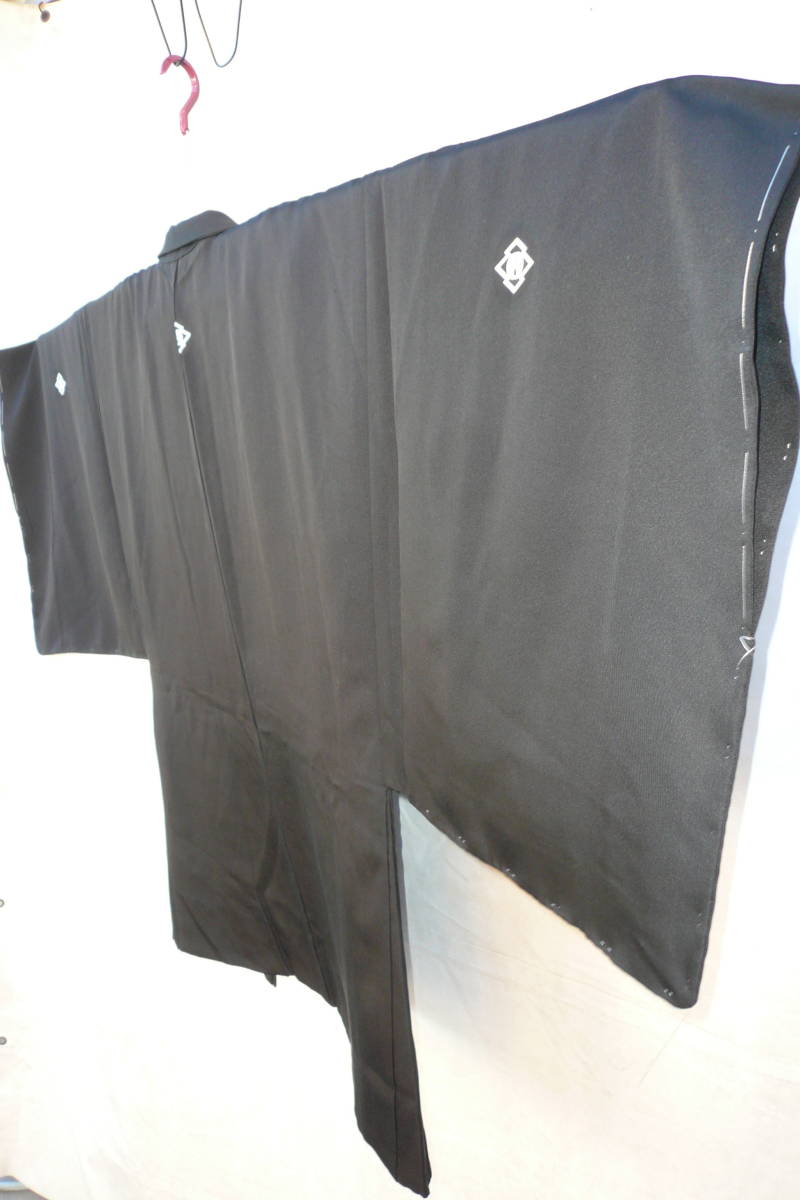 男性　紋付き　羽織り　未使用　身丈　92　裄　68　抱き茗荷（だきみょうが）　五つ紋　額裏　白富士山_画像9