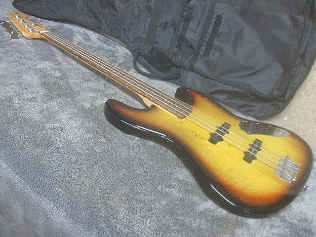 (1480) BUSKERS バスカーズ エレキベース ベース BASS 弦楽器_画像1