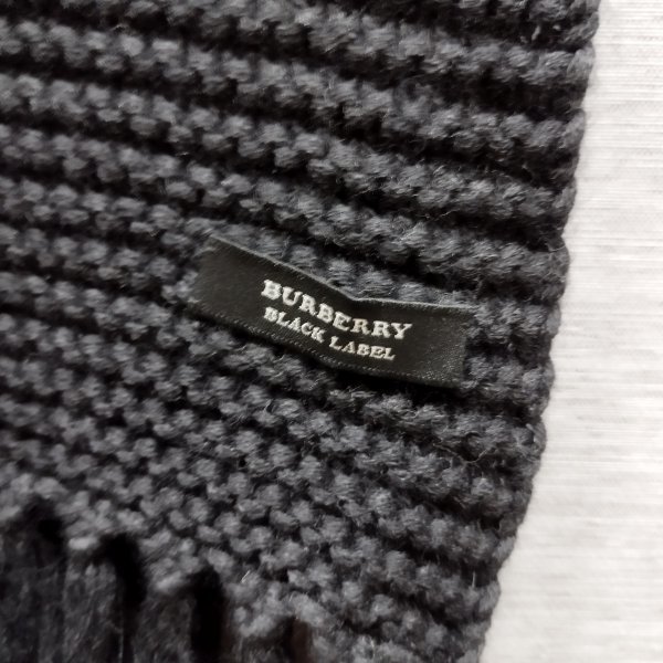 K437 BURBERRY BLACK LABEL マフラー ブラック フリンジ 無地 シンプルデザイン 首巻き 防風 通勤　バーバリー ブラックレーベル_画像4