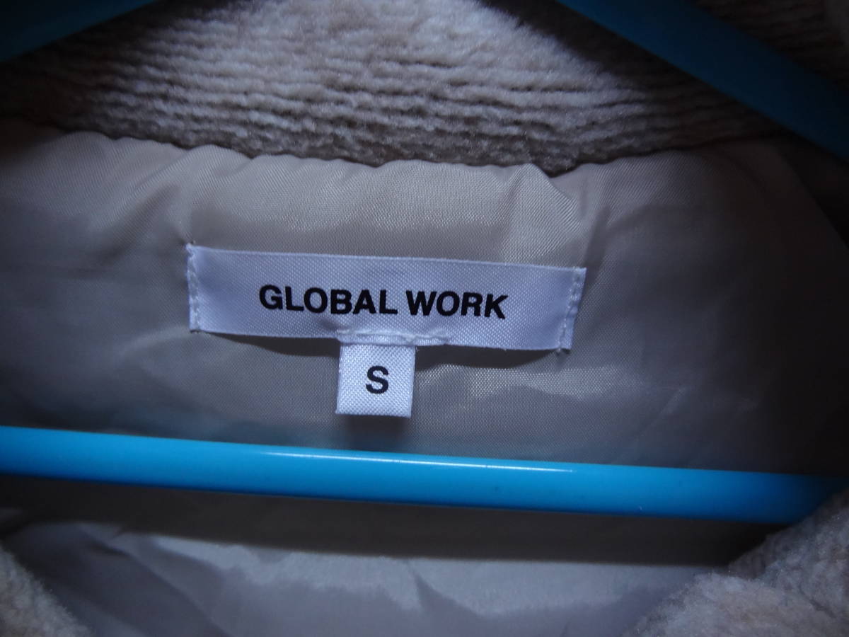 全国送料無料 グローバルワーク GLOBAL WORK 子供服キッズ女の子ボリュームネック中綿表ベージュ色フリース素材冬物ベスト S/90-100_画像2