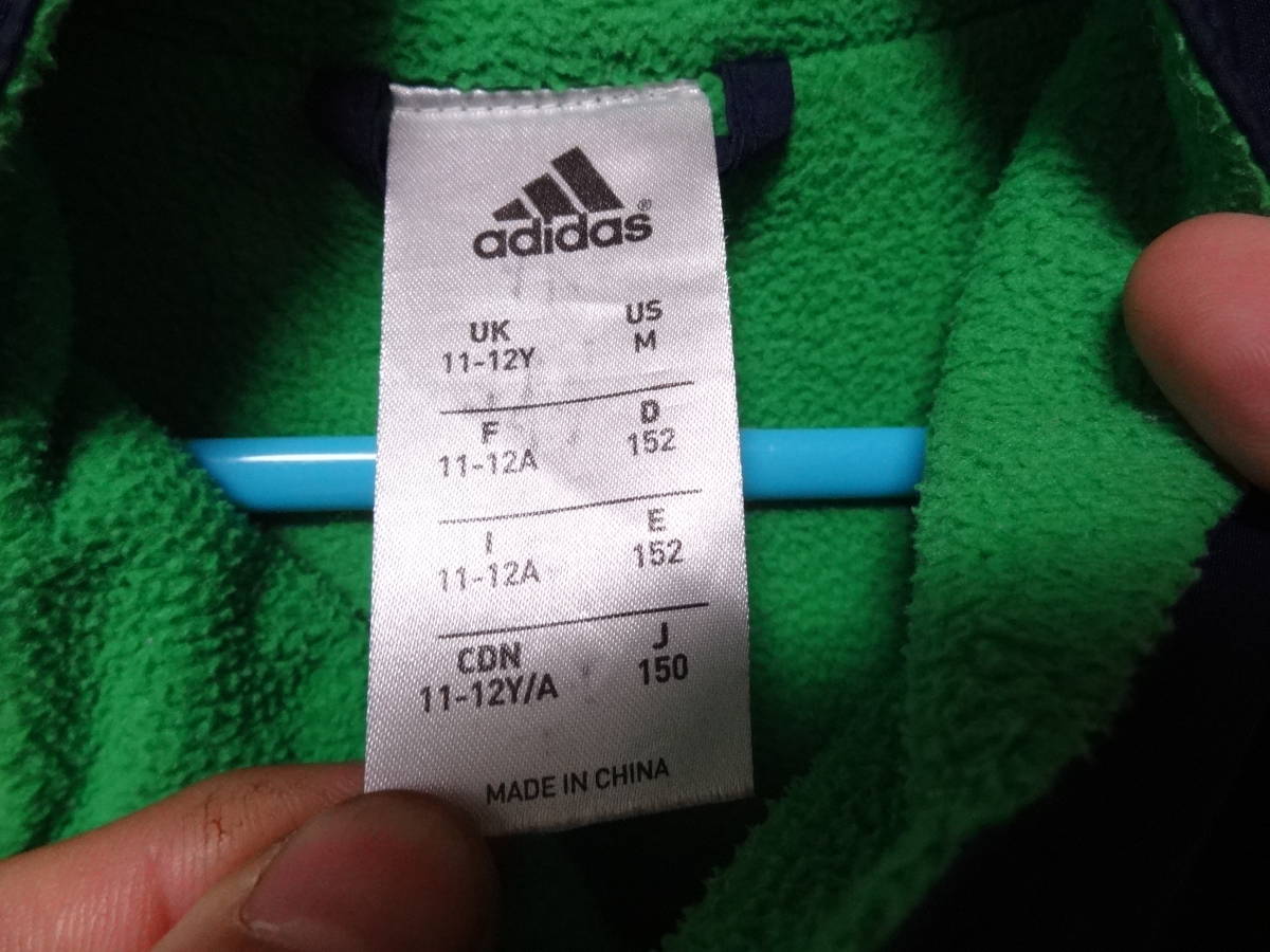 送料無料 アディダス adidas 子供服キッズ男＆女の子 紺X緑色ポリエステル100%素材裏フリース付き秋冬物サッカー等スポーツ中綿コート 150_タグ裏に記名があるので切って使ってね。