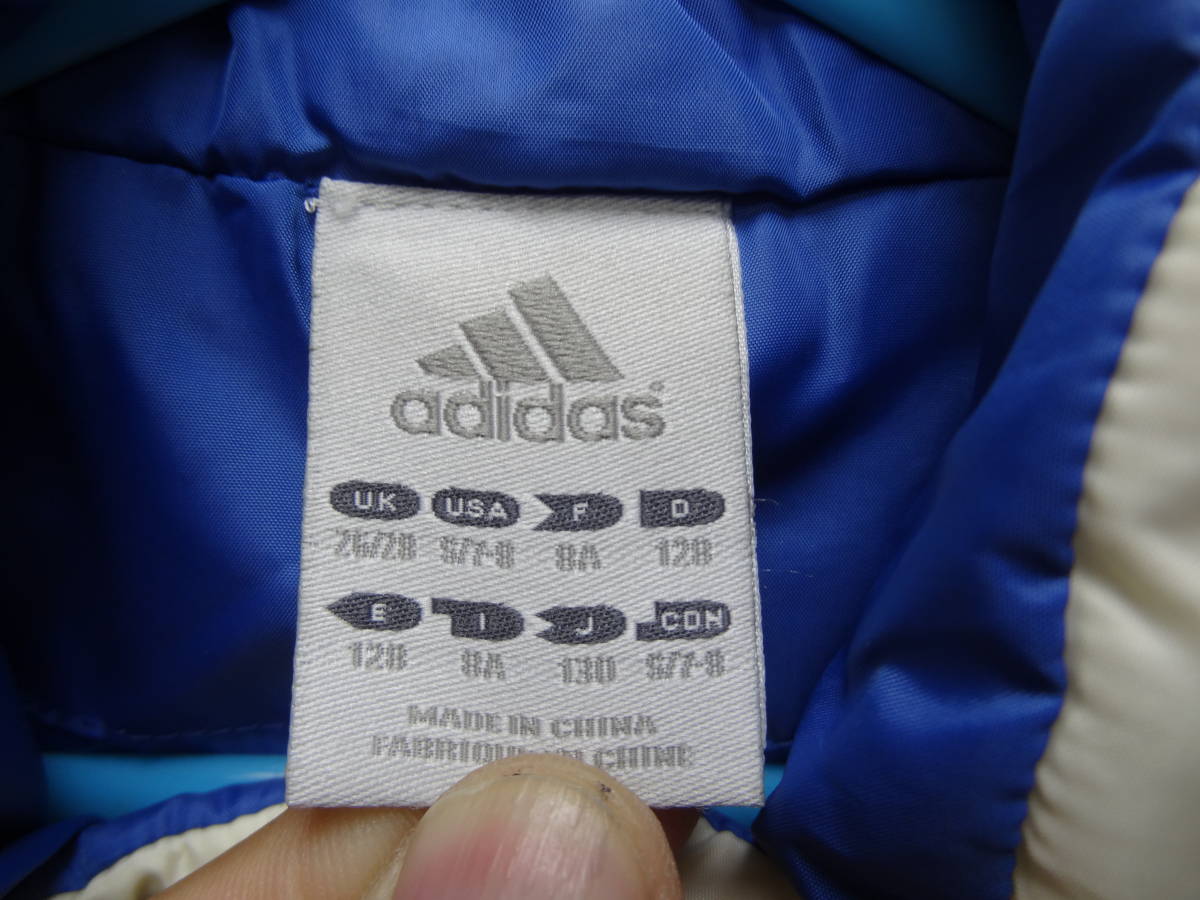 全国送料無料 アディダス adidas 子供服キッズ女の子 胸キラキララメ入り3本ライン 中綿 スポーツベスト 130 _画像2