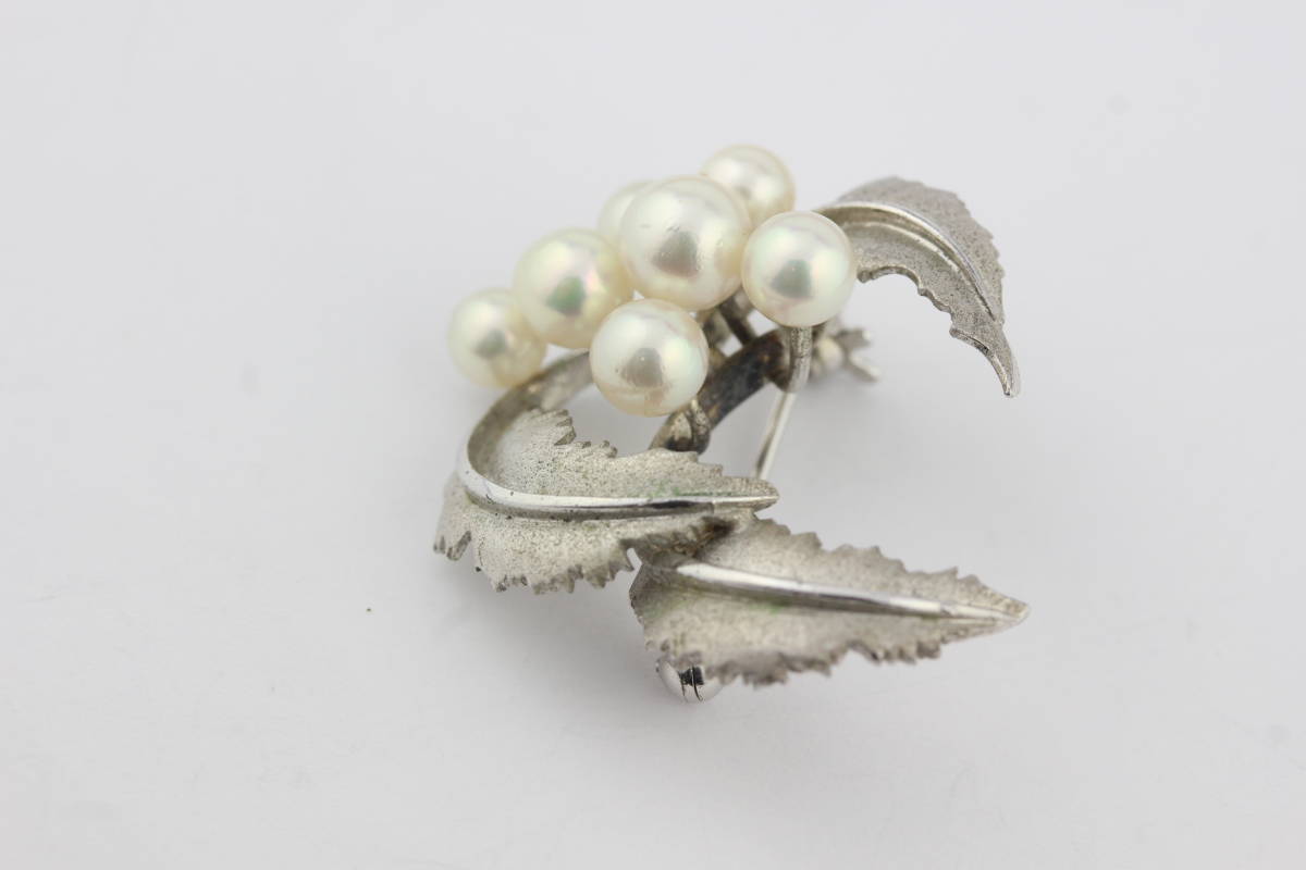 MIKIMOTO Mikimoto pearl brooch leaf SILVER