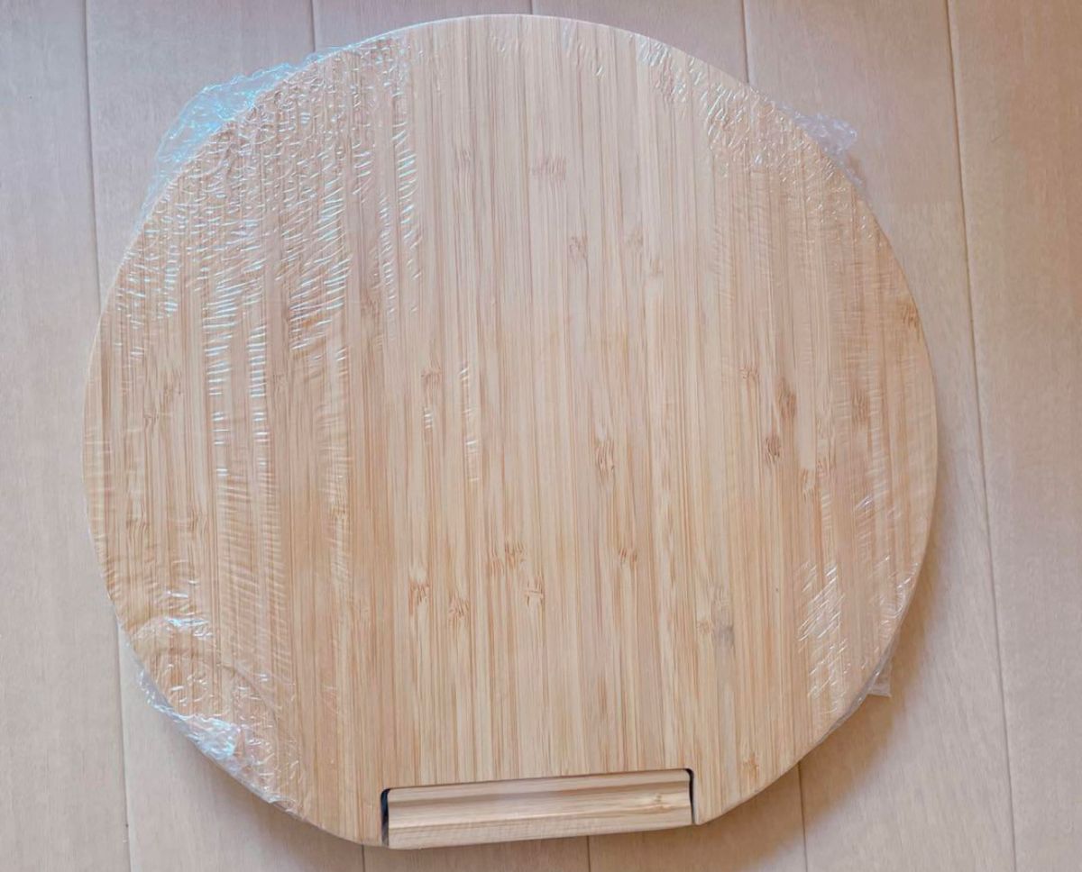 オススメ！！まないた 天然竹製 スタンド付き カッティングボード ピザ キッチンボード 丸いまな板 おすすめ28*28*2cm