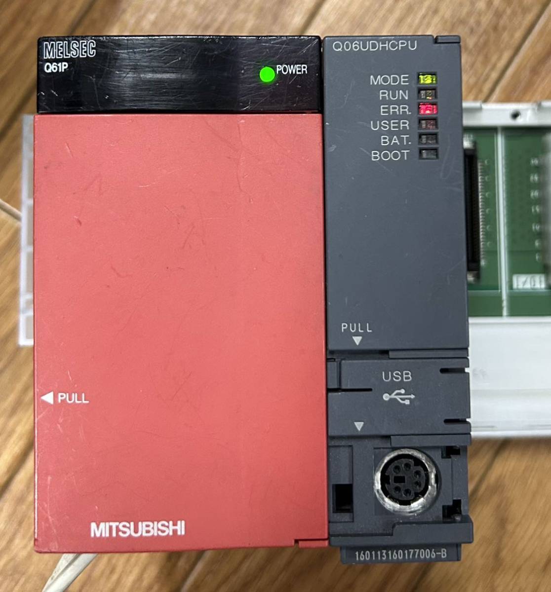 通電確認済　MITSUBISHI シーケンサー　Q61P Q06UDHCPU BASE UNIT Q38B