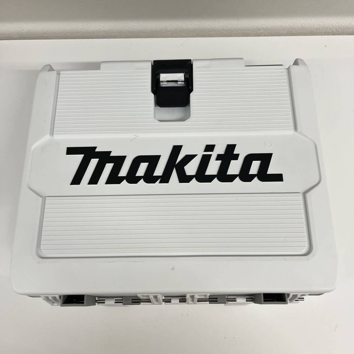 U/11【中古品】makita マキタ インパクトドライバー 充電式 TD138DRFXL インパクトドライバ 14.4V 3.0Ah DC18RFライム バッテリー2個_画像1