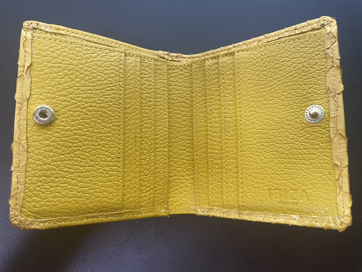 新品未使用　IBIZAイビザ　ヘビ革黄色の財布（BOX型）_画像3