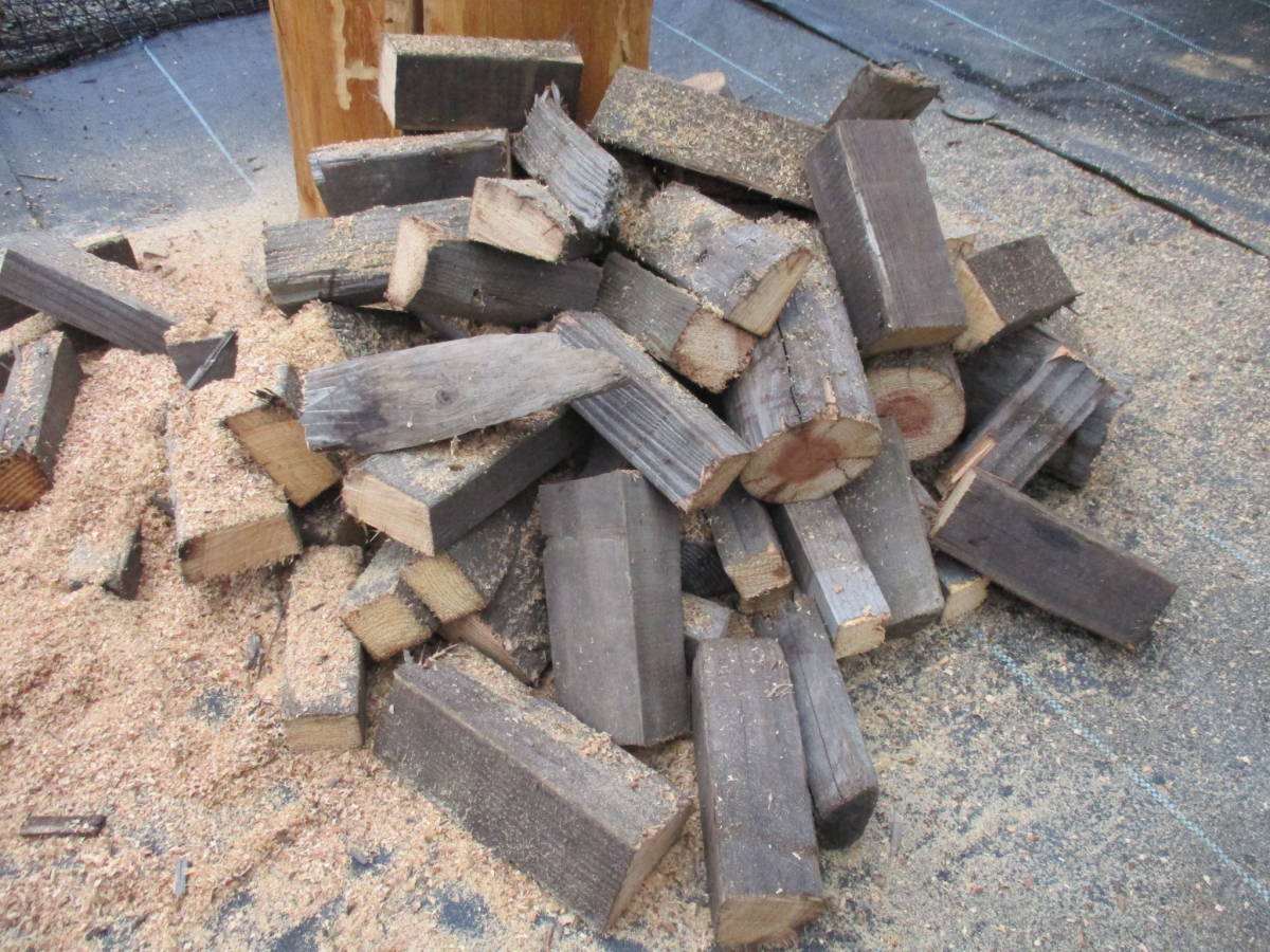  дрова старый материал сухой дерево кемпинг . огонь .. установка жестяное ведро уличный 