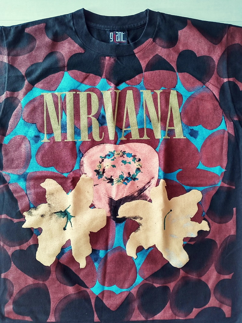 ★［ XL ］「NIRVANA *Heart Shaped Box Kurt Cobain ニルヴァーナ カートコバーン バンド ビンテージスタイル プリントTシャツ」新品_画像3