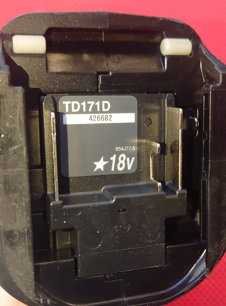 マキタ 18V ブラシレスインパクトドライバ TD171D ケース付き中古 動作確認済 　フック付き_画像8