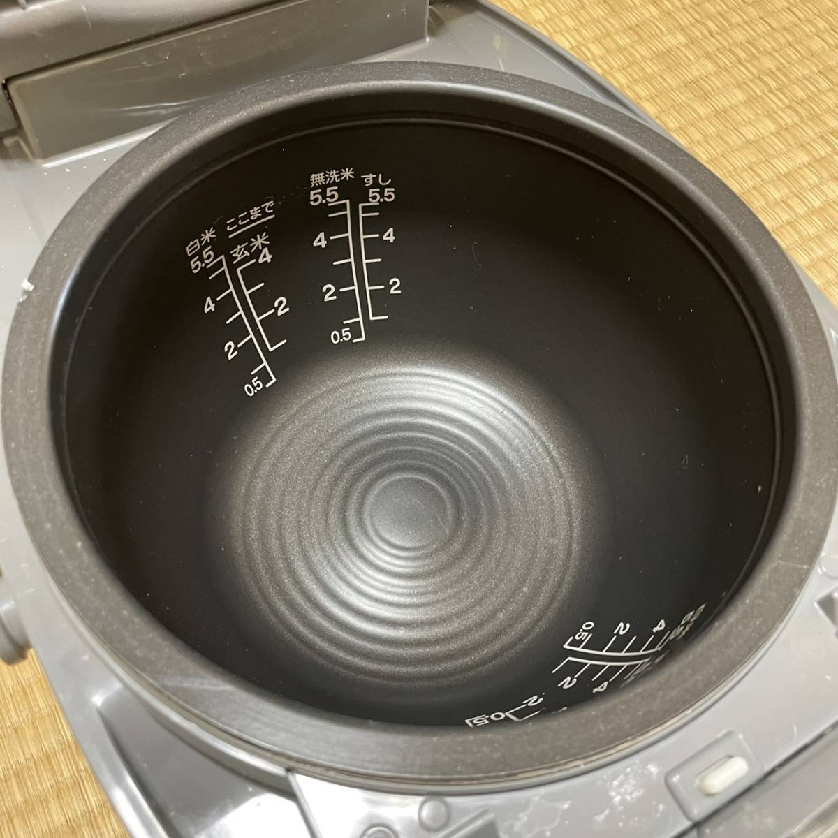 炊飯器　5.5合炊き　TOSHIBA 石のせ本かまど 圧力仕込み_画像6