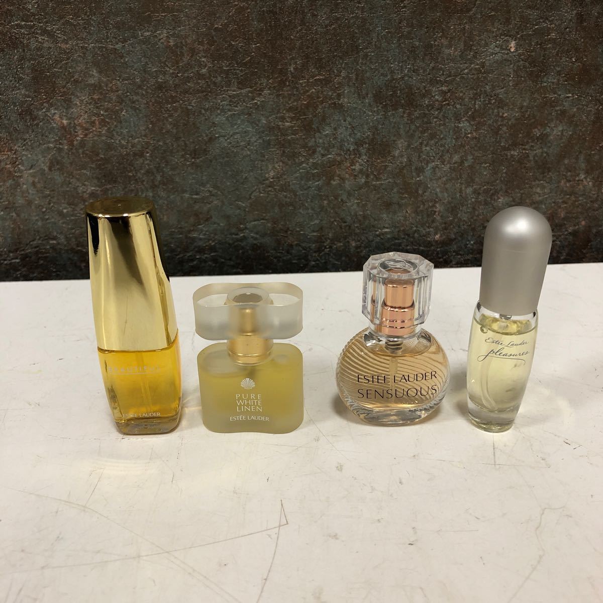 【中古品】11-1 ESTEE LAUDER エスティーローダー ミニ香水 セット オードパルファム 4個セット ポーチ付き 残9割_画像3