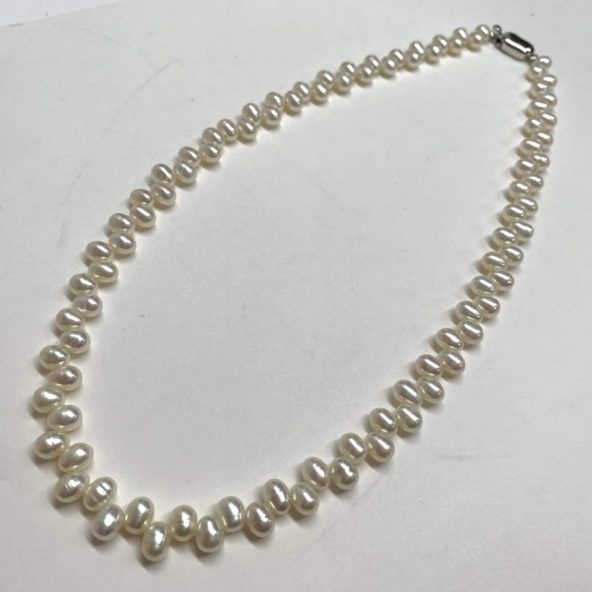 f001 Y1 1. 真珠ネックレス シルバー金具 silver 長さ約43㎝ 珠約5x6mm 重さ22.9g 卵型パール_画像2