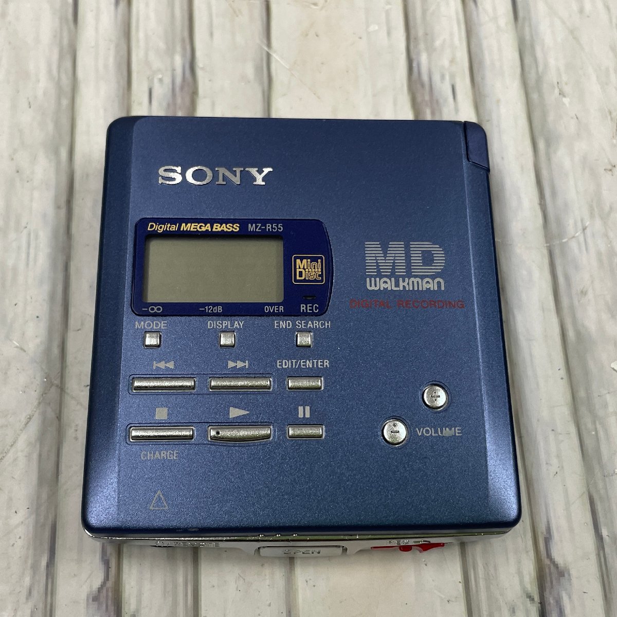 m002 H6 SONY ソニー MD WALKMAN MZ-R55 ポータブル MDレコーダー ウォークマン 電池ケース付 動作未確認 ジャンク品_画像2