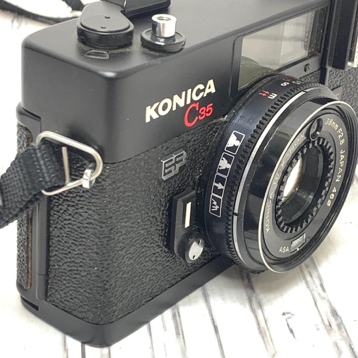 s001 A2 保管品 コニカ KONICA C35 EF フィルムカメラ KONICA HEXANON 38mm F2.8 レンズカバー無し カメラケース付き 中古_画像3