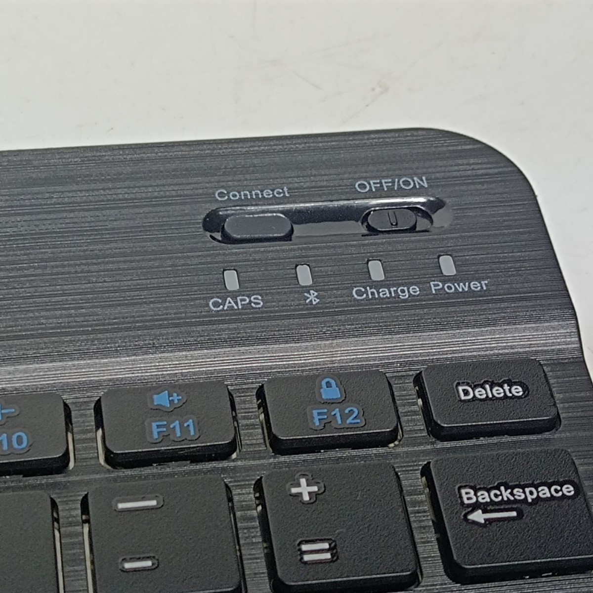【送無】IOS アンドロイド ウィンドウズ システム変更可能 薄型ワイヤレスキーボード 黒 カバー黒 y1101-1