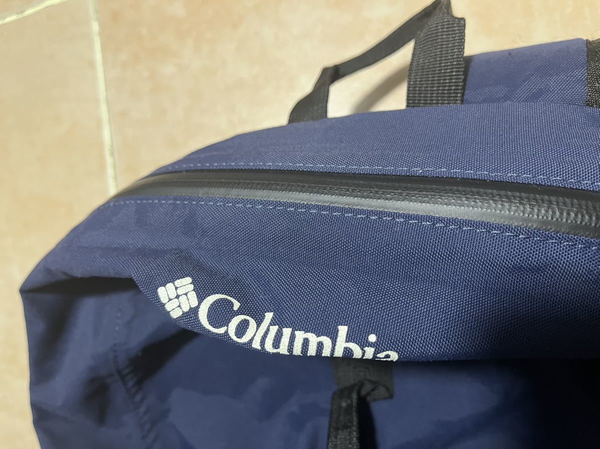 Columbia コロンビア バックパック ネイビー  軽量コンパクト 美品の画像4