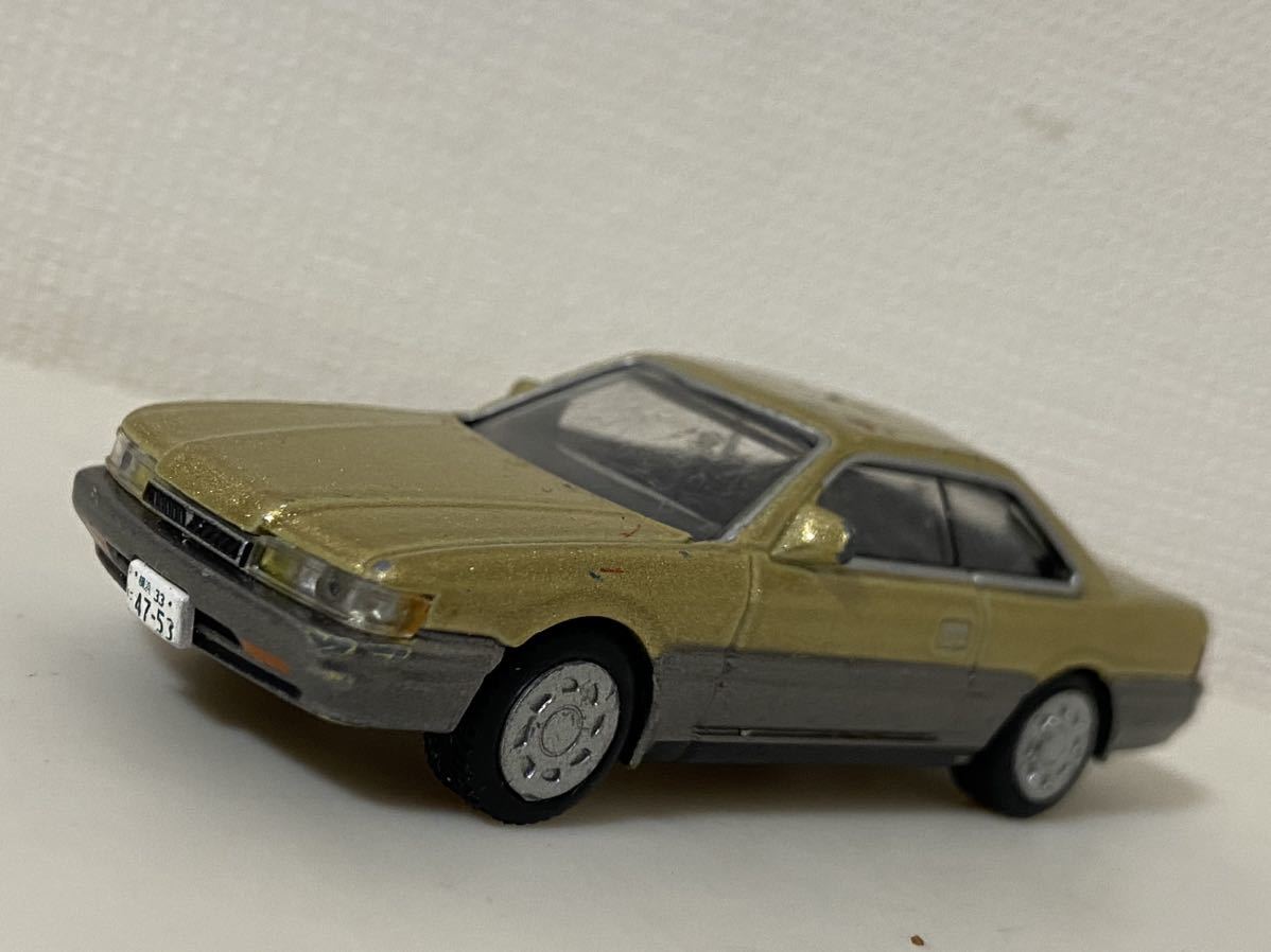 アオシマ 1/64 あぶない刑事 日産 レパード F31 港303号 ゴールド AOSHIMA NISSAN LEOPARD 覆面パトカー_画像1