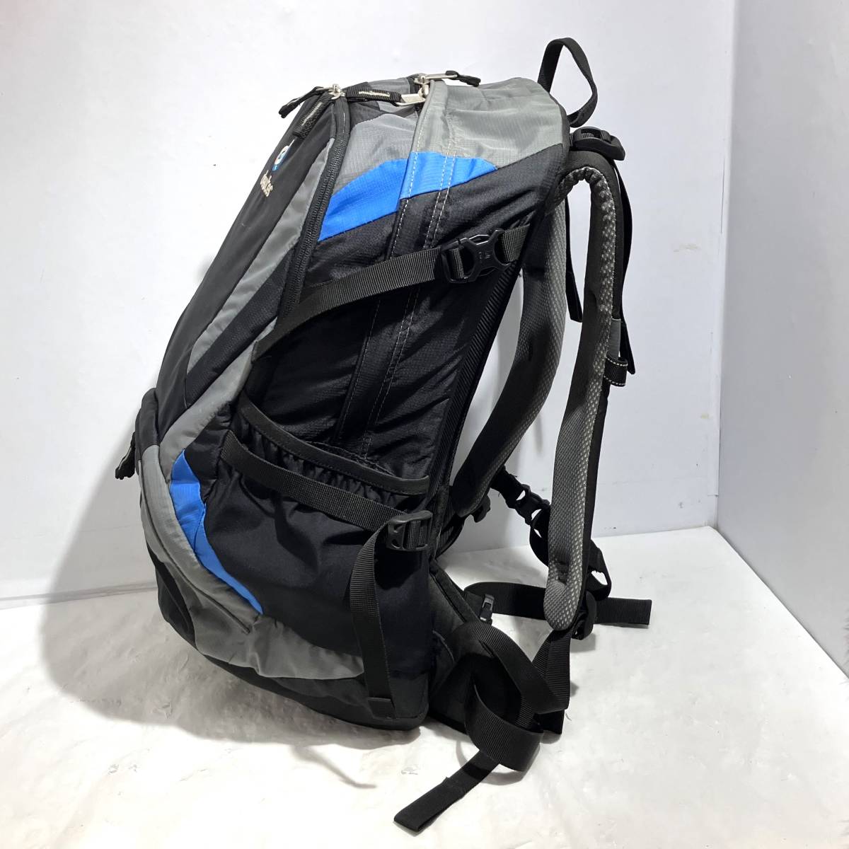 (志木)deuter/ドイター FUTURA フューチュラ 22 レインカバー付き ブラック系 リュックサック ザック バックパック 登山 アウトドア_画像3