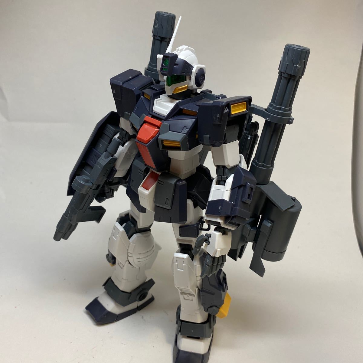 MG 1/100 ジム・ドミナンス(フィリップ・ヒューズ機) 完成品 プレバン ガンダム ガンプラ _画像9