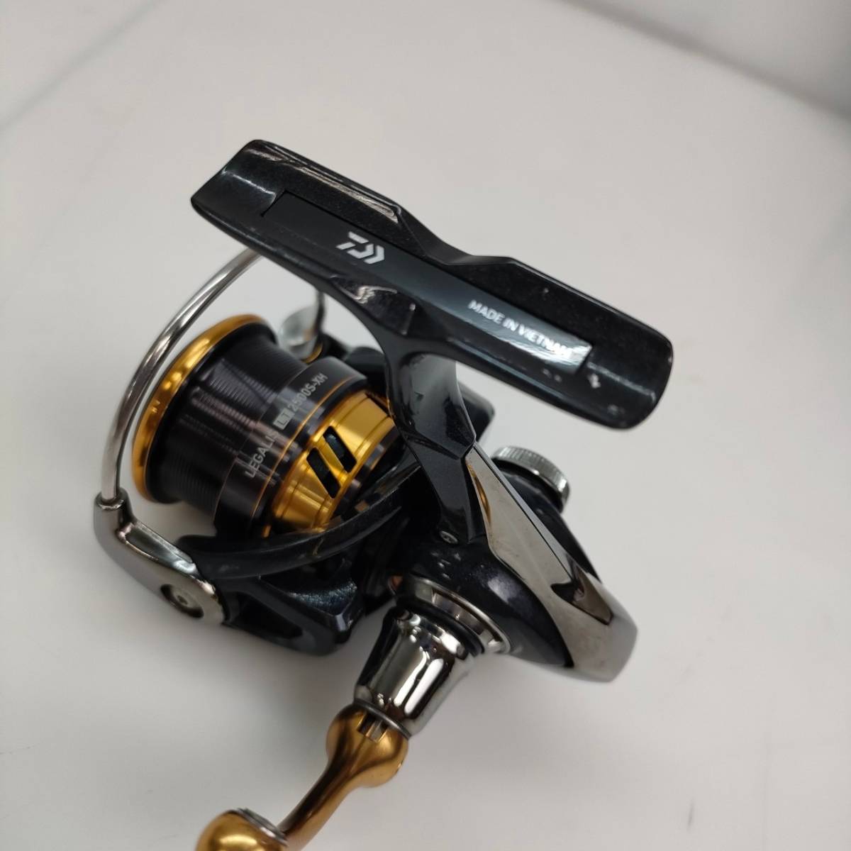 No.1069★1円～【DAIWA】ダイワ(DAIWA) スピニングリール 18 レガリス LT LT2500S-XH スプールエッジにキズあり 中古品_画像8