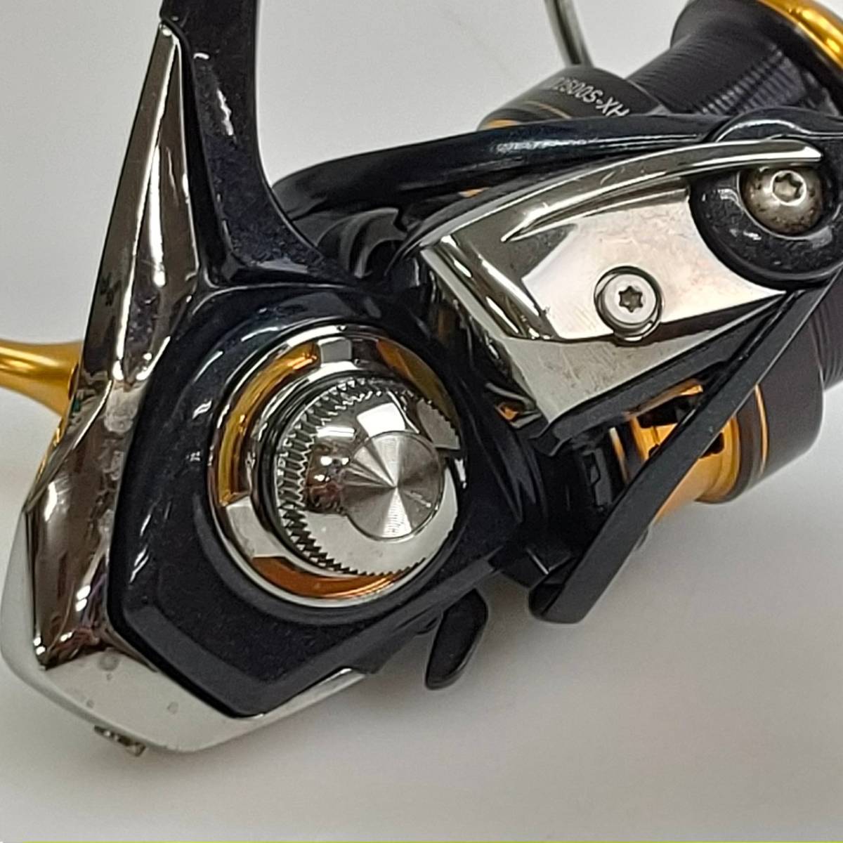 No.1069★1円～【DAIWA】ダイワ(DAIWA) スピニングリール 18 レガリス LT LT2500S-XH スプールエッジにキズあり 中古品_画像5