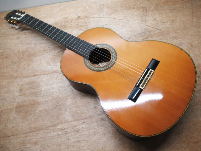 YAMAHA ヤマハ NIPPON GAKKI C-200 クラシックギター ギター 弦楽器 ハードケース付 管理5I1123D-H2_画像2