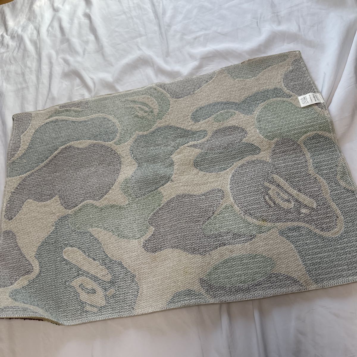 新品 未使用 A BATHING APE ベイシングエイプ ラグマット カモ グリーン BAPE エイプ ラグ 60ｘ82cm_画像2