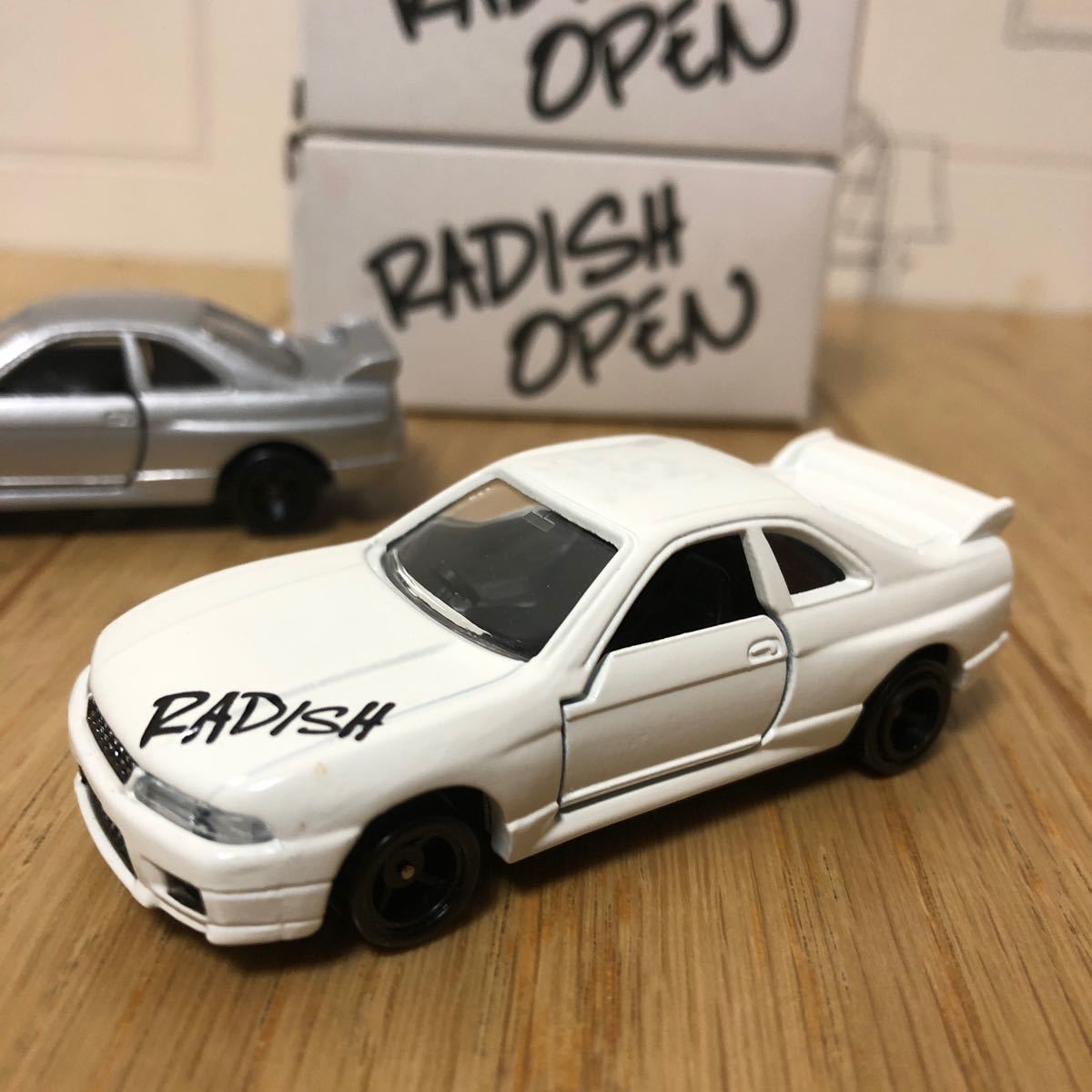 特注トミカ　日産スカイライン GT-R (R33) RADISH OPEN 2台セット_画像5