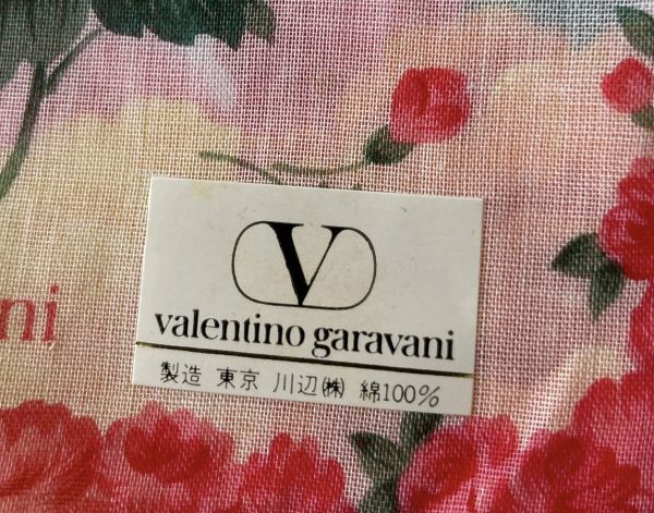 未使用 VALENTINO GARAVANI ヴァレンティノ ガラヴァーニ ハンカチ 花柄 46cm×46cm_画像3