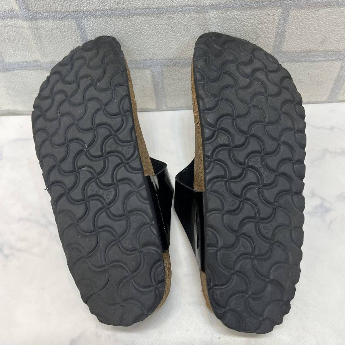 BIRKENSTOCK ビルケンシュトック サンダル コルク 36 約23㎝ 黒 ブラック エナメル レディース_画像7