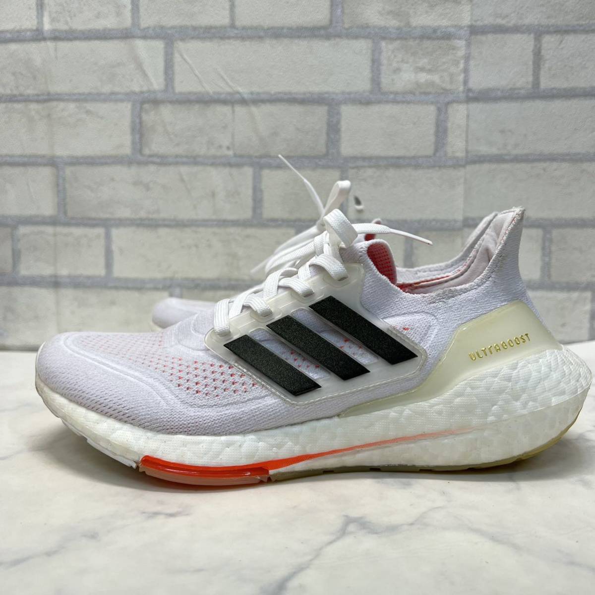 超美品 1回のみ使用 adidas ULTRABOOST21W S23840 アディダス ウルトラブースト ランニングシューズ スニーカー ホワイト レディース 24cm_画像2