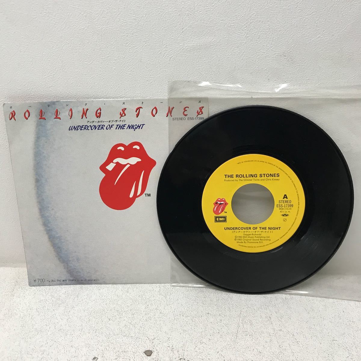 I1128F3 ローリング・ストーンズ ROLLING STONES EP レコード 3巻セット 音楽 洋楽 ロック / UNDERCOVER OF THE NIGHT / TELL ME 他_画像2