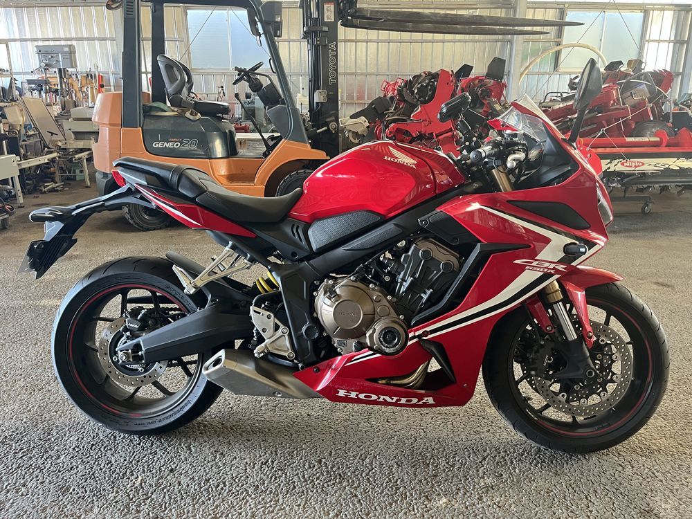 【茨城県常総市】ホンダ　CBR650R 3892km 車検2024年7月まで ABS トルクコントロール HISS ETC2.0 グリップヒーター バッテリー新品 鍵2本_画像3