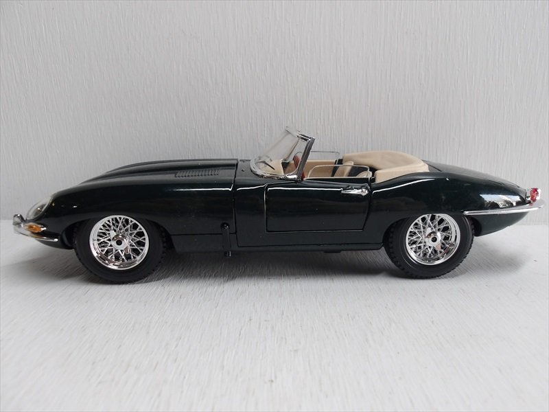 burago Jaguar E-type 1/18スケール ブラーゴ ダイキャスト ミニカー ジャガー ガブリオレ 1961年型 雑貨_画像2