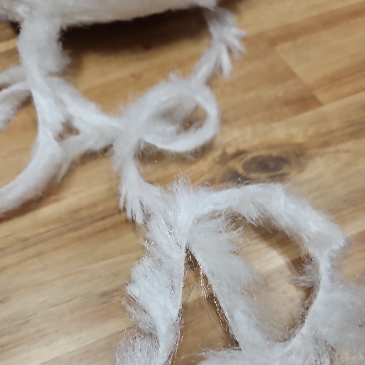 羽のような素材の特殊なお洒落な毛糸 2種 ホワイトとクリームホワイト 大量 編み物 まとめ売り の画像5