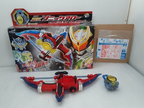 SZ032-231117-61 【現状品】 仮面ライダー 鎧武 ガイム ナックル ロックシード 武器 DVD 弓矢 まとめ おもちゃ 動作未確認_画像4